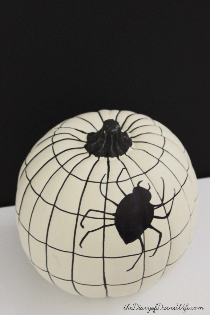 Friday Fresh Picks: Sparkly Spider Halloween Decor | AFancyGirlMust.com