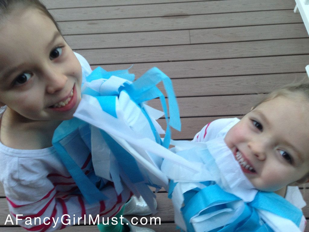 DIY Tissue Paper Cheerleading Pom Poms  | AFancyGirlMust.com