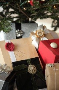5 DIY Ways to Dress Up Your Gift Wrap | AFancyGirlMust.com